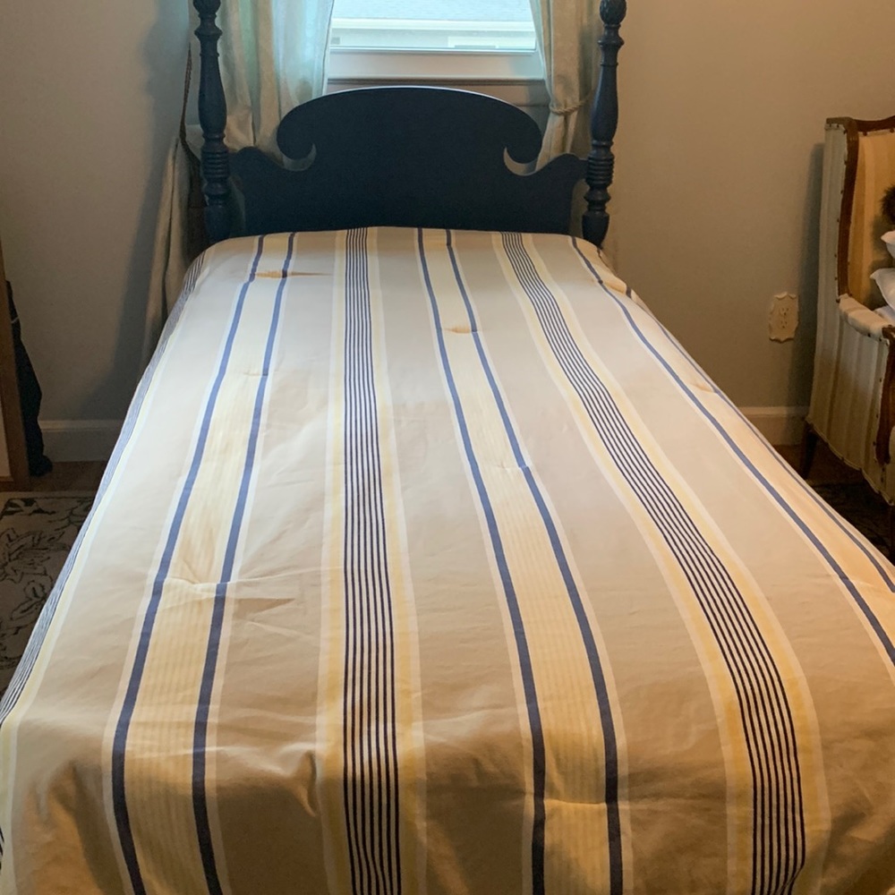 Nautica twin Reversible comforter